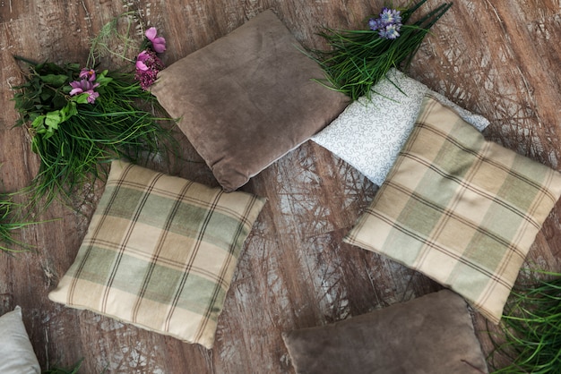 Ukážka produktov: vyšívané vankúše a obrusy